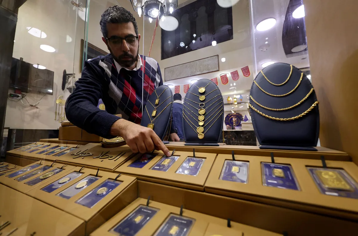 Χρυσόσ: Πτώση του χρυσού: Αντίκτυποι και αντιδράσεις