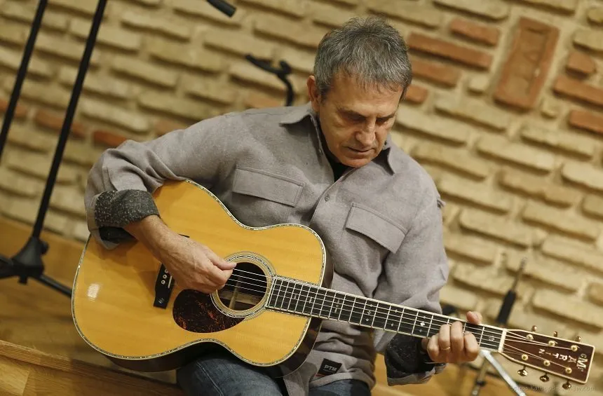 Γιώργοσ νταλάρασ: Γιώργος Νταλάρας: Μια συγκινητική εκδήλωση στο Μουσικό Σχολείο Δράμας